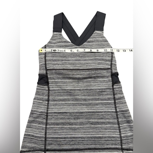 Lululemon, Waist-Length V-Neck Tank Top, Size 4, Gray, White πββοΈββ‘οΈ - Picture 7 of 11